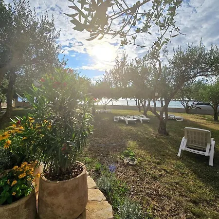 Olea 1930 - Beachfront For 2